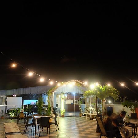 Syafira Hotel Langgur Buitenkant foto
