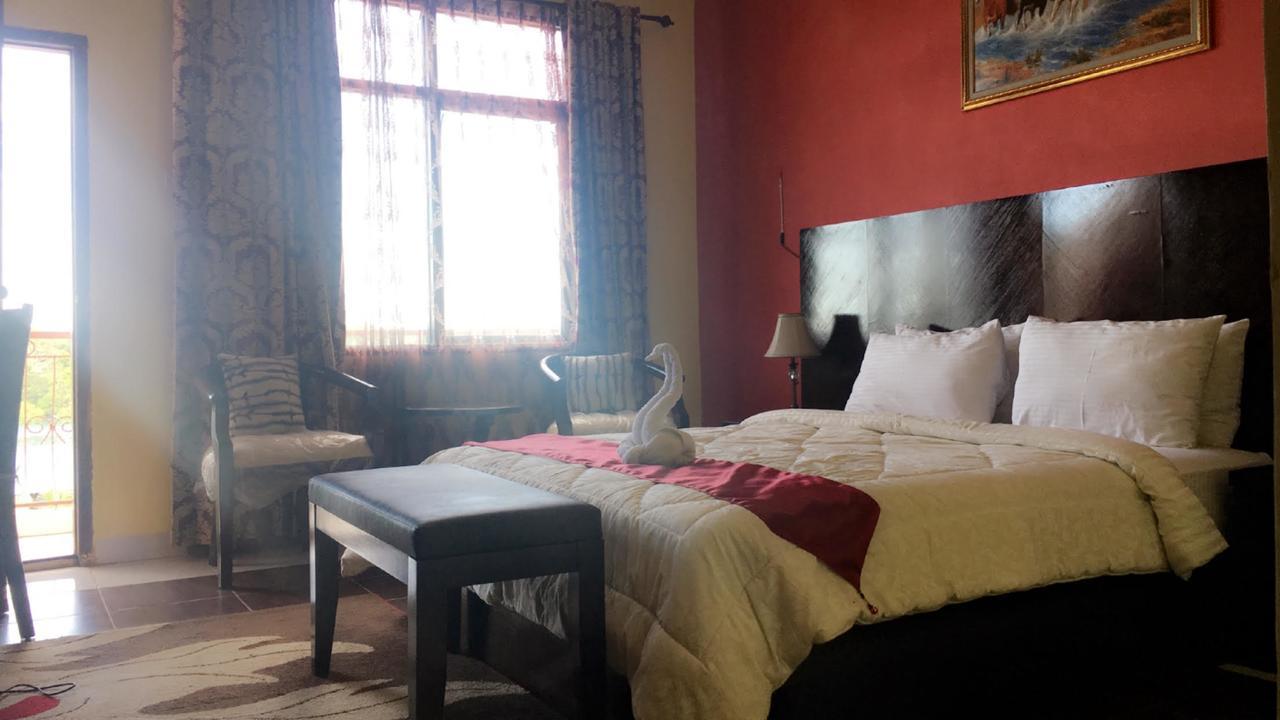 Syafira Hotel Langgur Buitenkant foto