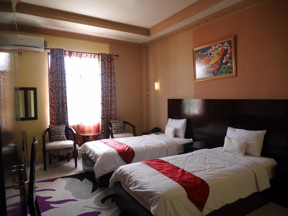 Syafira Hotel Langgur Buitenkant foto