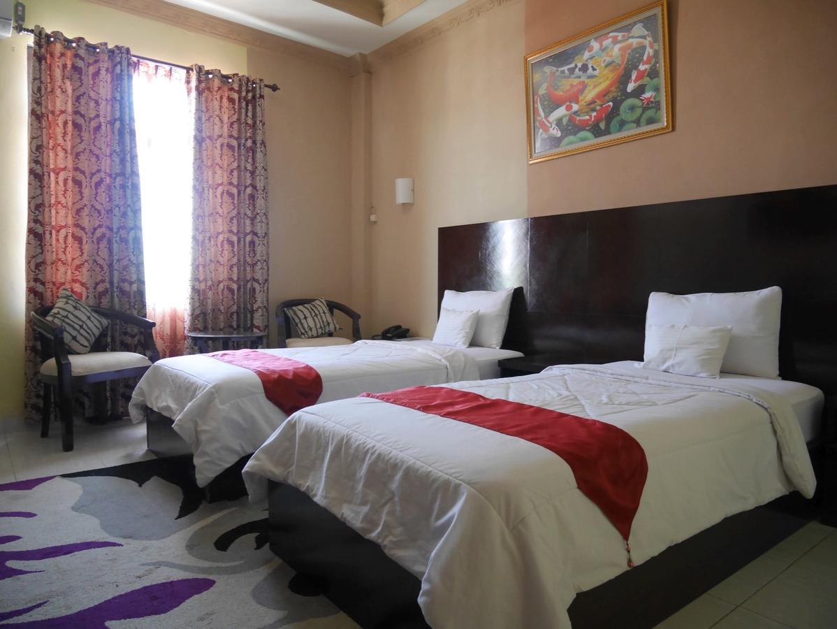 Syafira Hotel Langgur Buitenkant foto