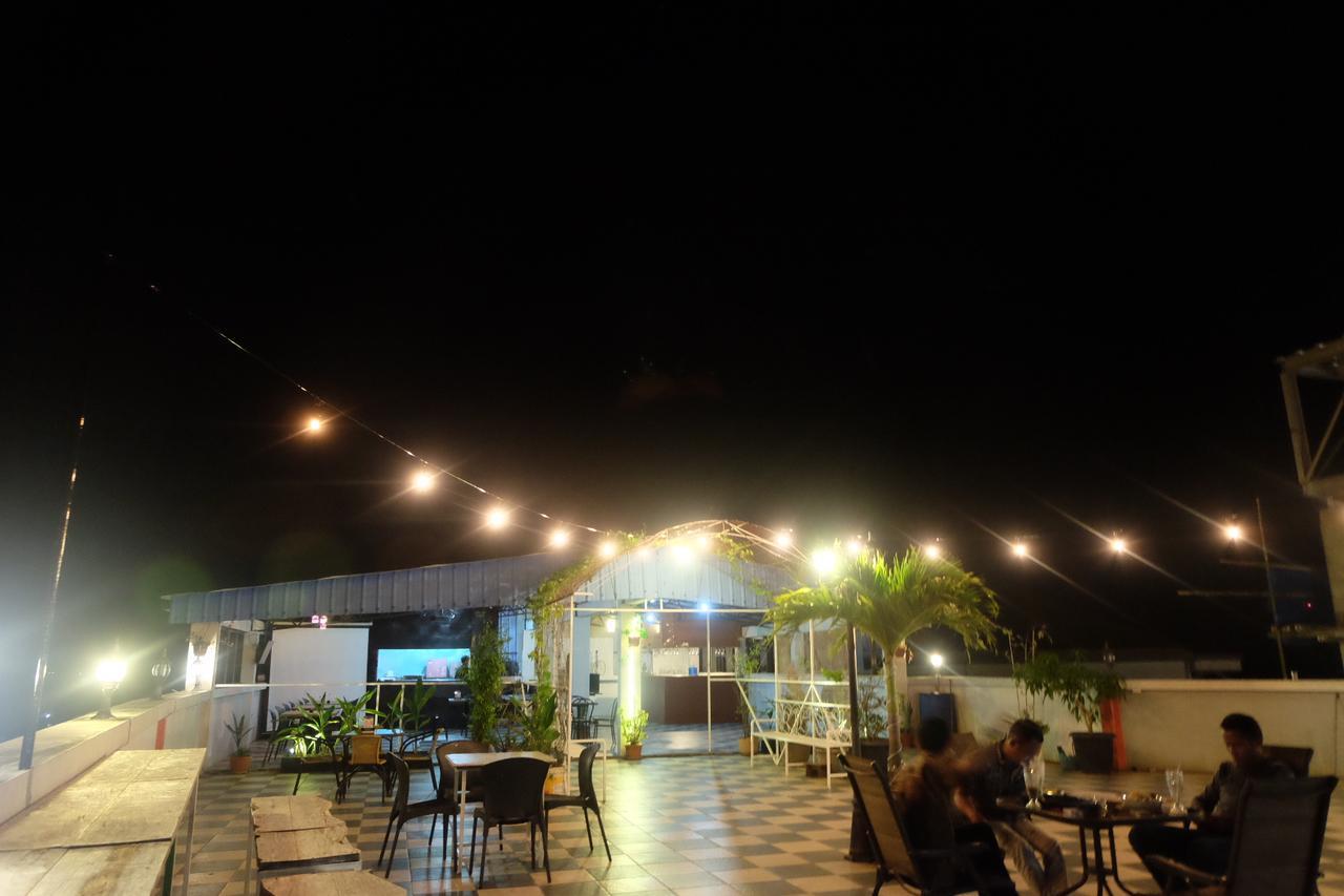 Syafira Hotel Langgur Buitenkant foto