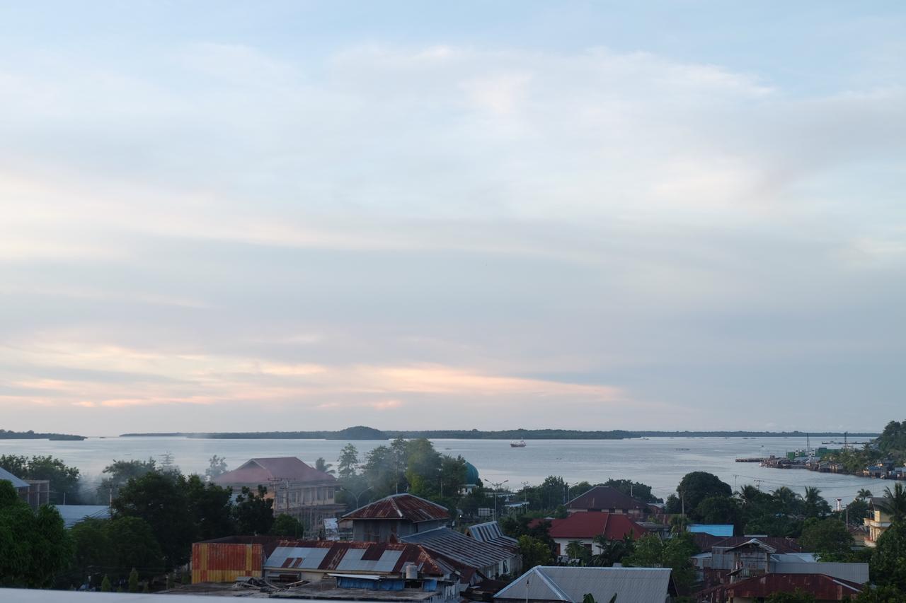 Syafira Hotel Langgur Buitenkant foto