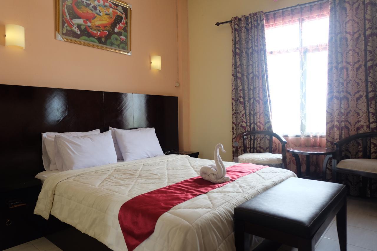 Syafira Hotel Langgur Buitenkant foto